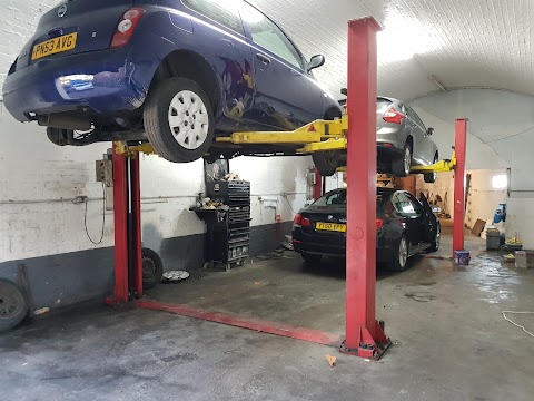 D&G Auto . Mechanic, Car Bodyshop accident repair.