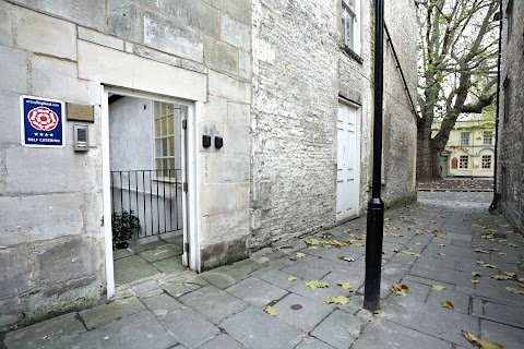 The Courtyard Apartments