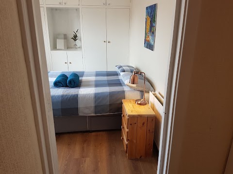 1 Double bedroom to rent - share apartment/accomodation