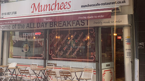 Munchees Cafe & Restaurant