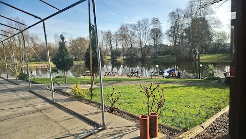 Halliford Mere Lakes & Pavilion