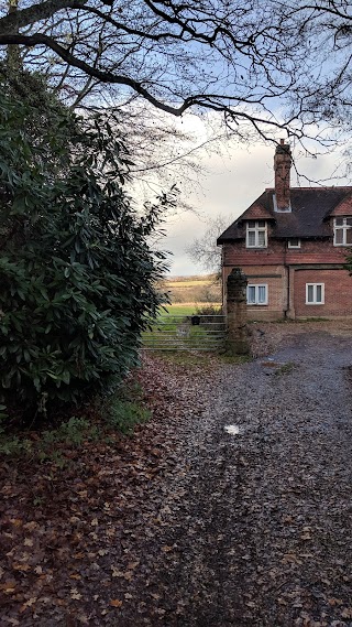 Staff House Grims Dyke Hotel