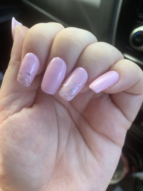 T H Nails