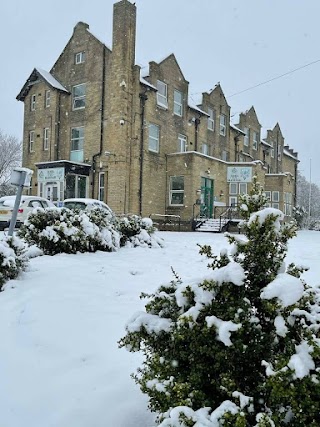 Jami'ah al-Madinah (Islamic Seminary) Bradford: Dawat-e-Islami UK