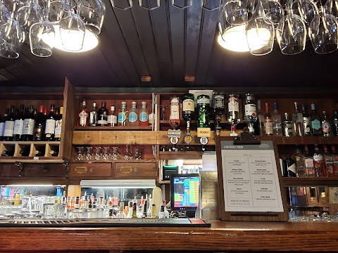 Robert Stewart's - (Belfast Pubs | Traditional Irish Pubs Belfast | Pub Grub Belfast)