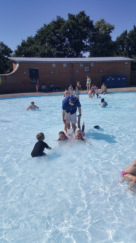 Hanger Farm Paddling Pool