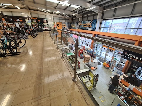 Halfords - Borehamwood