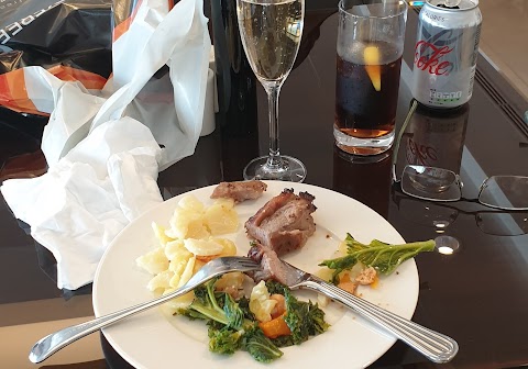 Emirates lounge Glasgow Airport