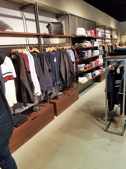 FRED PERRY Cheshire Oaks Outlet