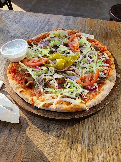 Three Crowns Pizzeria