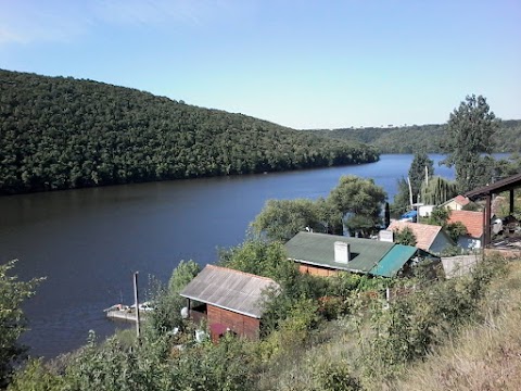 'Крутий Берег' садиба