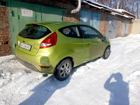 Повна та часткова поліровка автомобіля. Підготовка до продажу.Захисне воскування кузова авто. Полірування фар.