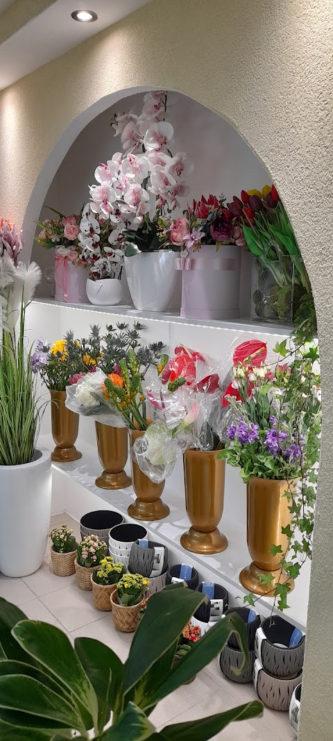 Blooming Gifts & Home Decor