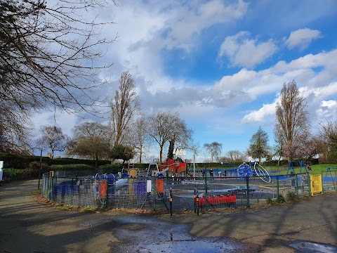 Winn's Common Adventure Playground And Paddling Pool