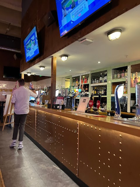 Sports Bar & Grill - Canary Wharf