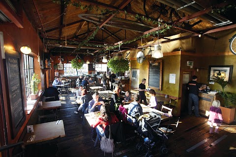 Mud Dock Café
