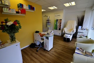 Aarna Blush and Brow Beauty salon