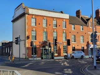 Three Queens Hotel & Lodge