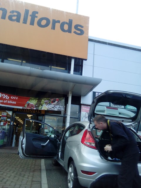 Halfords - Cortonwood