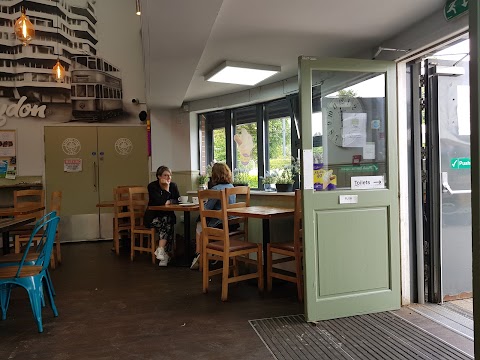 Lloyd Park Lounge Café