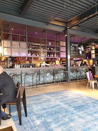 Moxy London Heathrow Airport