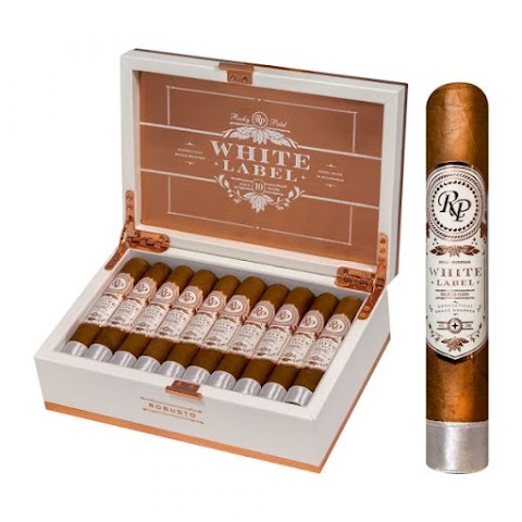 TAYLOR AND BREEDEN (CIGARS AND TOBACCONIST)(t/s Mirage Tobacconist)