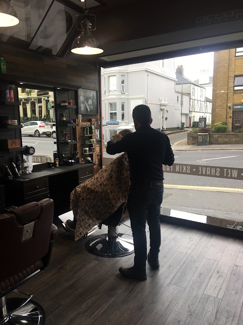 HILLS BARBERS PLYMOUTH