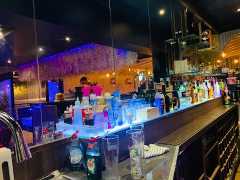 Holdi Bar, Restaurant and Lounge