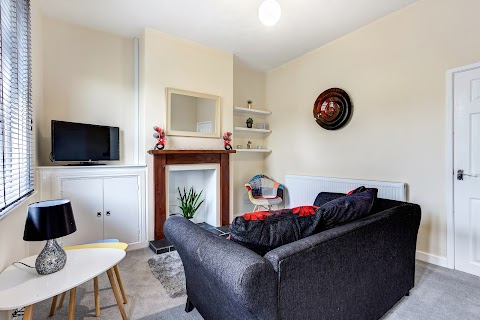 Sterling Serviced Accommodation - Cloud View Cottage