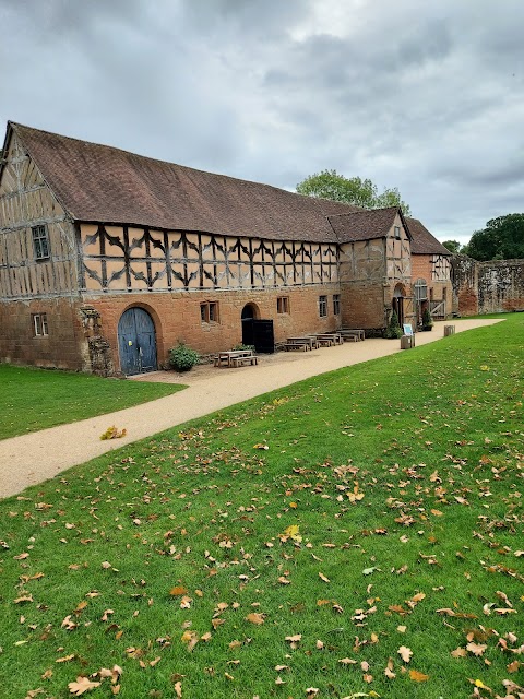 Kenilworth Castle and Elizabethan Garden