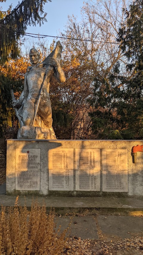 Пам’ятник воїнам-односельцям, які загинули в період Другої світової війни