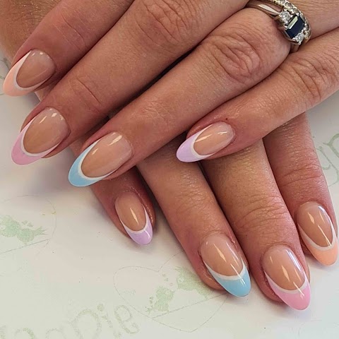 Glamour Tips Nails, Beauty and Training