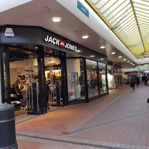 JACK & JONES