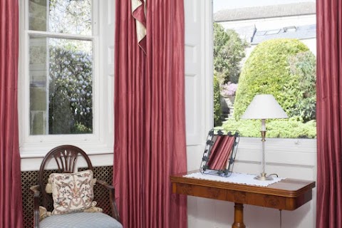 Bath Holiday Rentals - Circus Garden