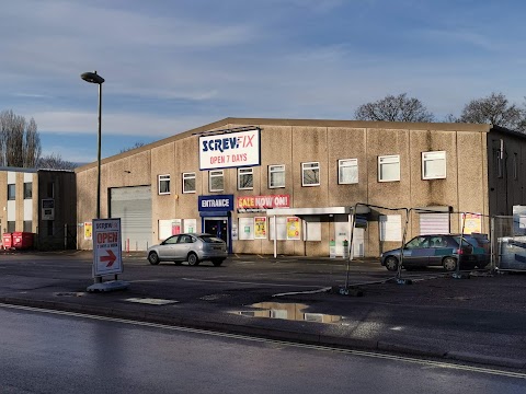 Screwfix Farnborough - Invincible Road