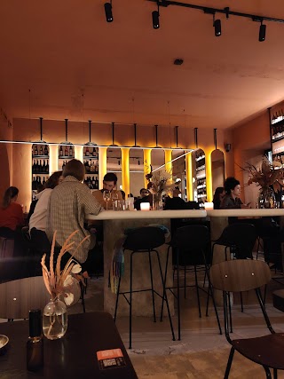 Pure & Naive wine bar+bistro