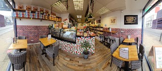 La ARI - Italian Deli & Cafe