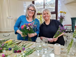 2 Lady Florists