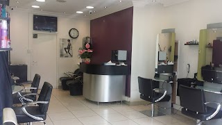 CYRUS Unisex Hairdressers