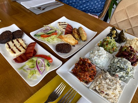 Saray Café & Bistro