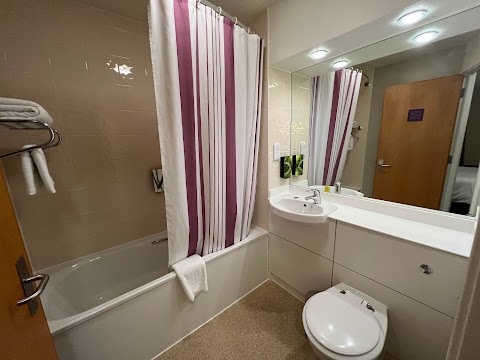 Premier Inn London Heathrow Airport T2 & T3 (Bath Road) hotel