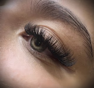 Zees nails, lashes & brow boutique