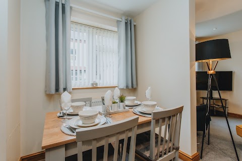 Select Short Stays - 1 & 2 Bedroom Serviced Apartments