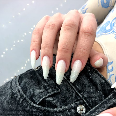 Vika Nails Love