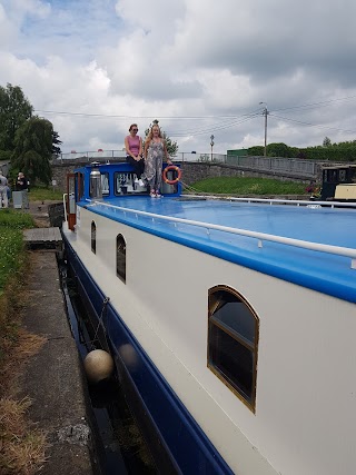 Roisin Dubh Houseboat