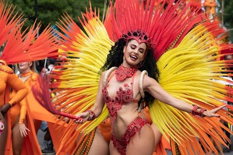 Samba de Rainha_ Training Dancers to become Professional Brazilian Samba Dancers. Hire Samba Dancers for your event.