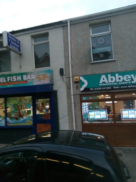 Model Fish Bar