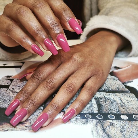 D'LUX Nails & Beauty