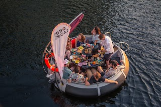 Skuna Hot Tub & BBQ Boats (HotTug UK)