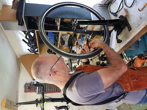 Vic's cycle servicing